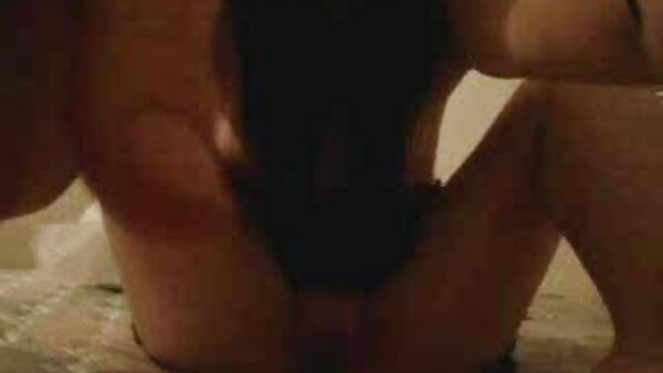 Бујната топла нимфона Трина Мајклс цица вкочанет дебел кур за сперма